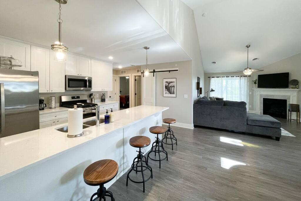 New Beautiful 3 Bedroom Condo In Bettendorf Kültér fotó