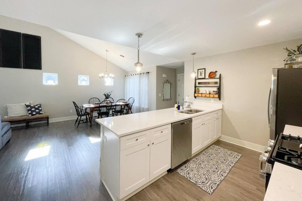 New Beautiful 3 Bedroom Condo In Bettendorf Kültér fotó