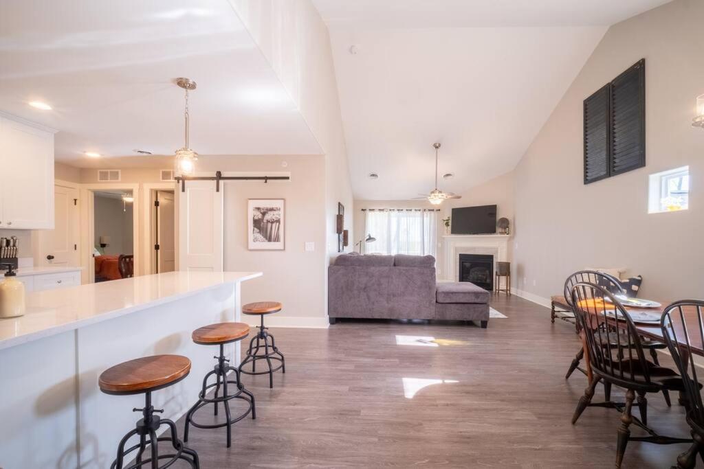 New Beautiful 3 Bedroom Condo In Bettendorf Kültér fotó