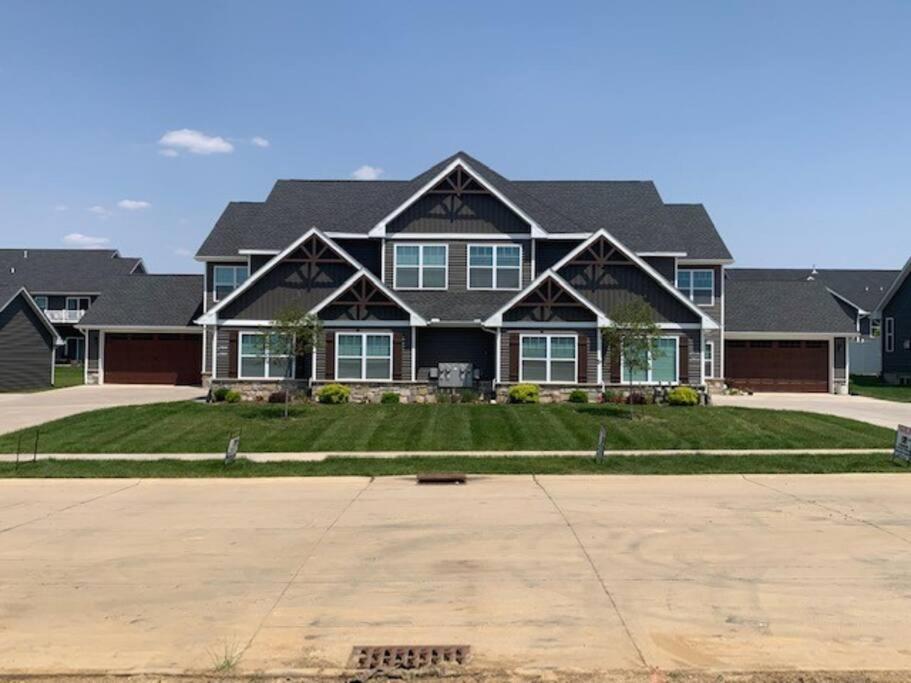 New Beautiful 3 Bedroom Condo In Bettendorf Kültér fotó