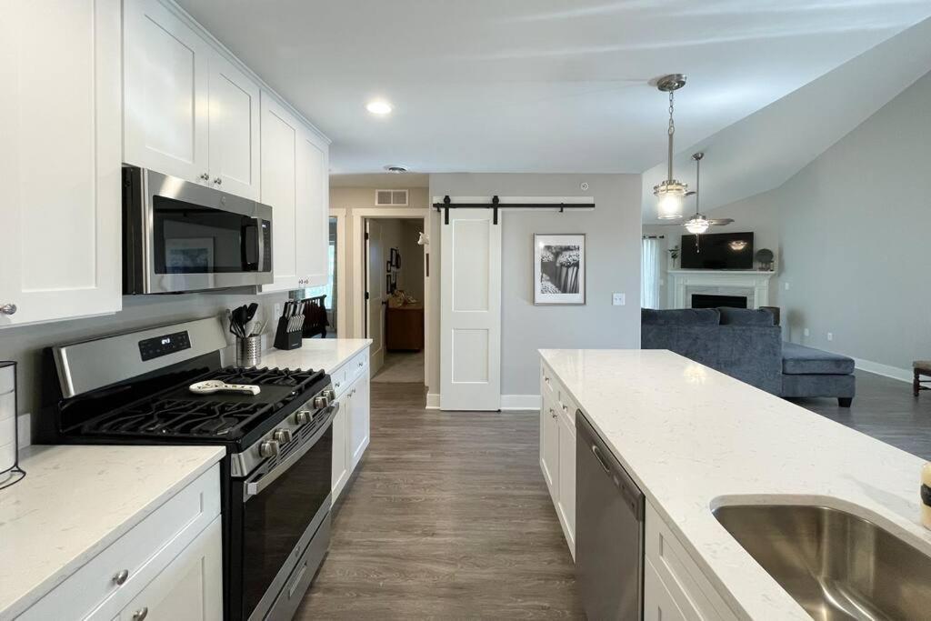 New Beautiful 3 Bedroom Condo In Bettendorf Kültér fotó