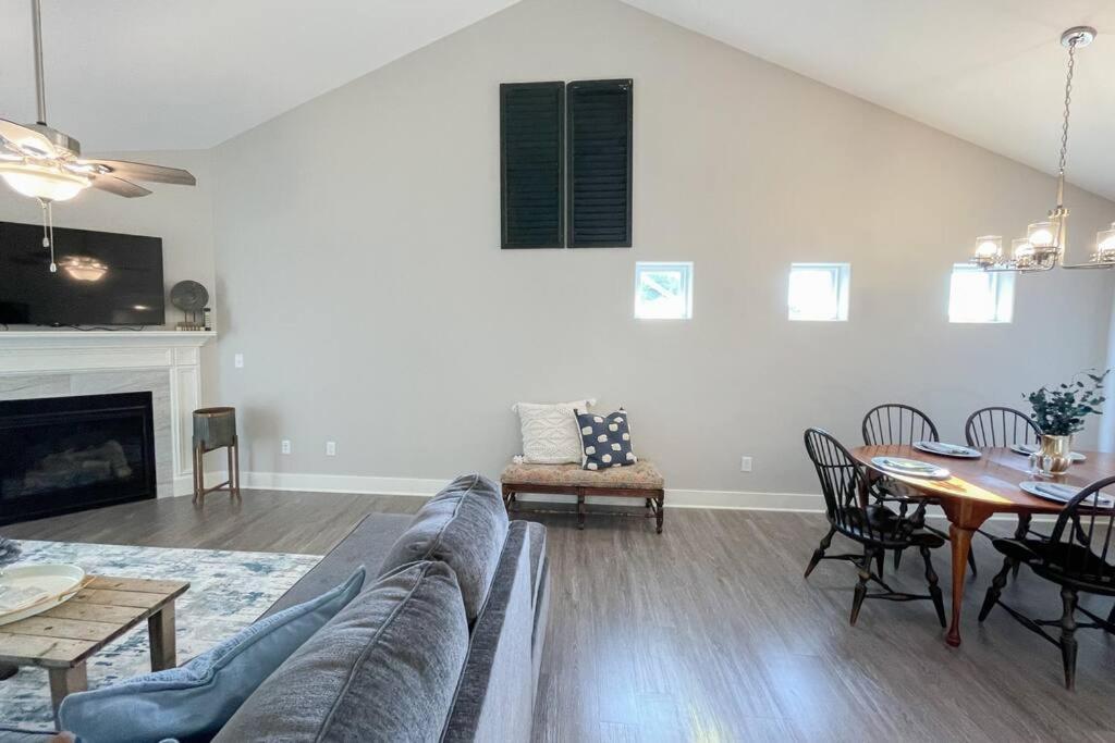 New Beautiful 3 Bedroom Condo In Bettendorf Kültér fotó